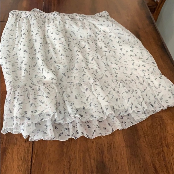 CLOSETCLEANOUT NWT Abercrombie & Fitch White Ruffle Skirt - Picture 7 of 8